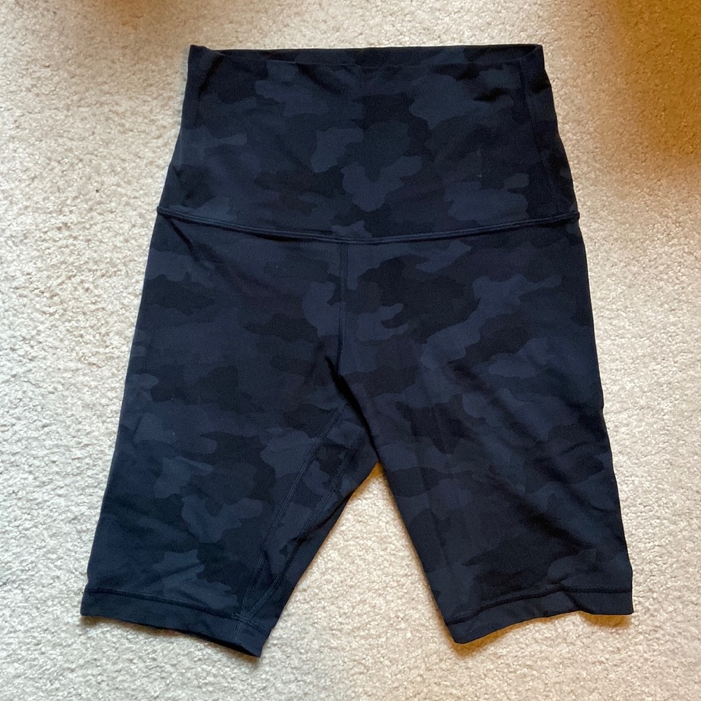 Lululemon Black Camo 10” align biker shorts